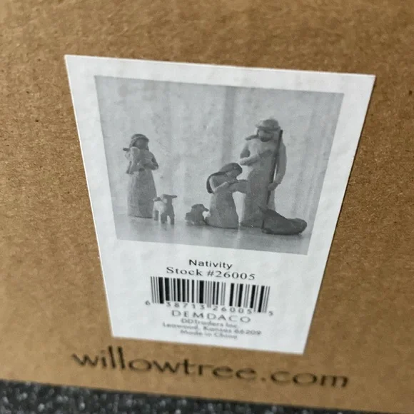 Willow Tree 6-Piece Nativity Set, Behold The Wonder of The Christmas story - Picture 12 of 14